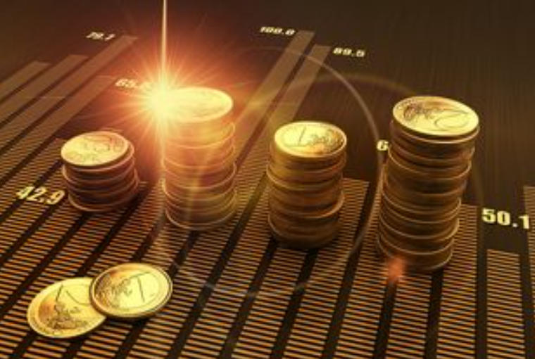 智能数据分析平台界面截图,显示各种图表和数据可视化效果,蓝色主题界面